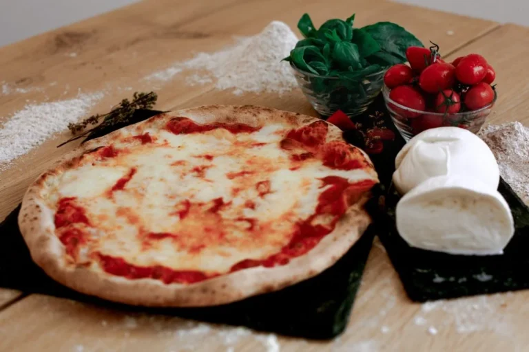 Pizzeria-alla-tabina-olmo-martellago-margherita-classica-e1509917851302
